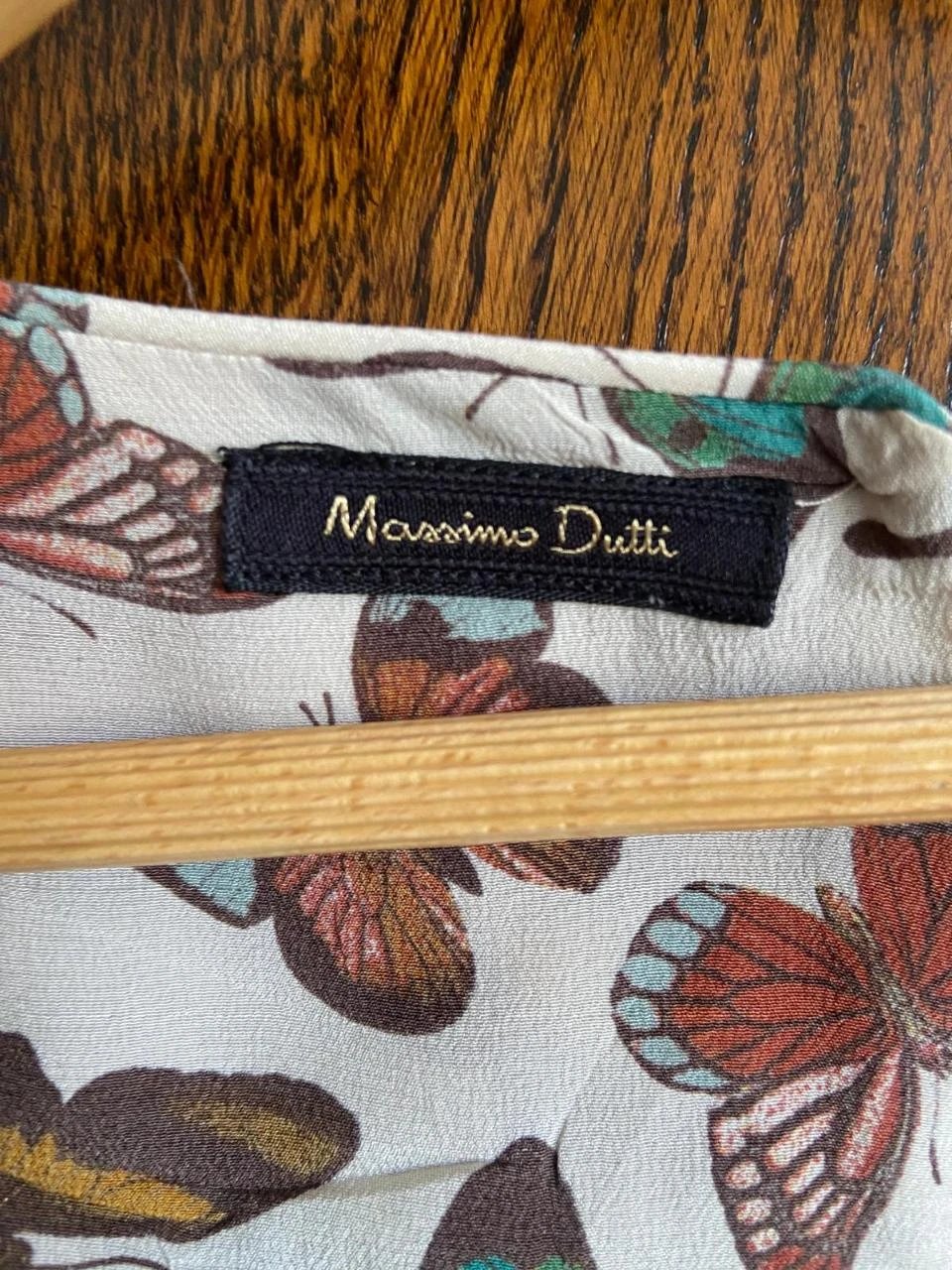 Blusa nueva de seda fluida, estampado mariposas - Massimo Dutti. Talla XS – photo 6